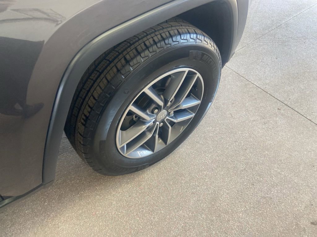 Used 2017 Jeep Grand Cherokee Limited image 23