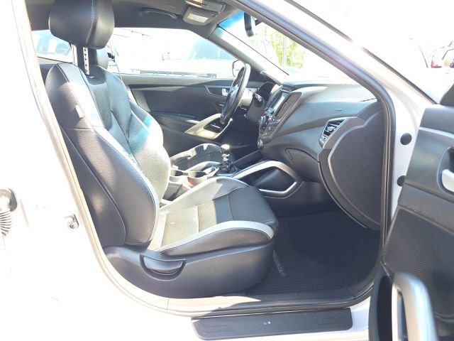 Used 2016 Hyundai Veloster Turbo image 19