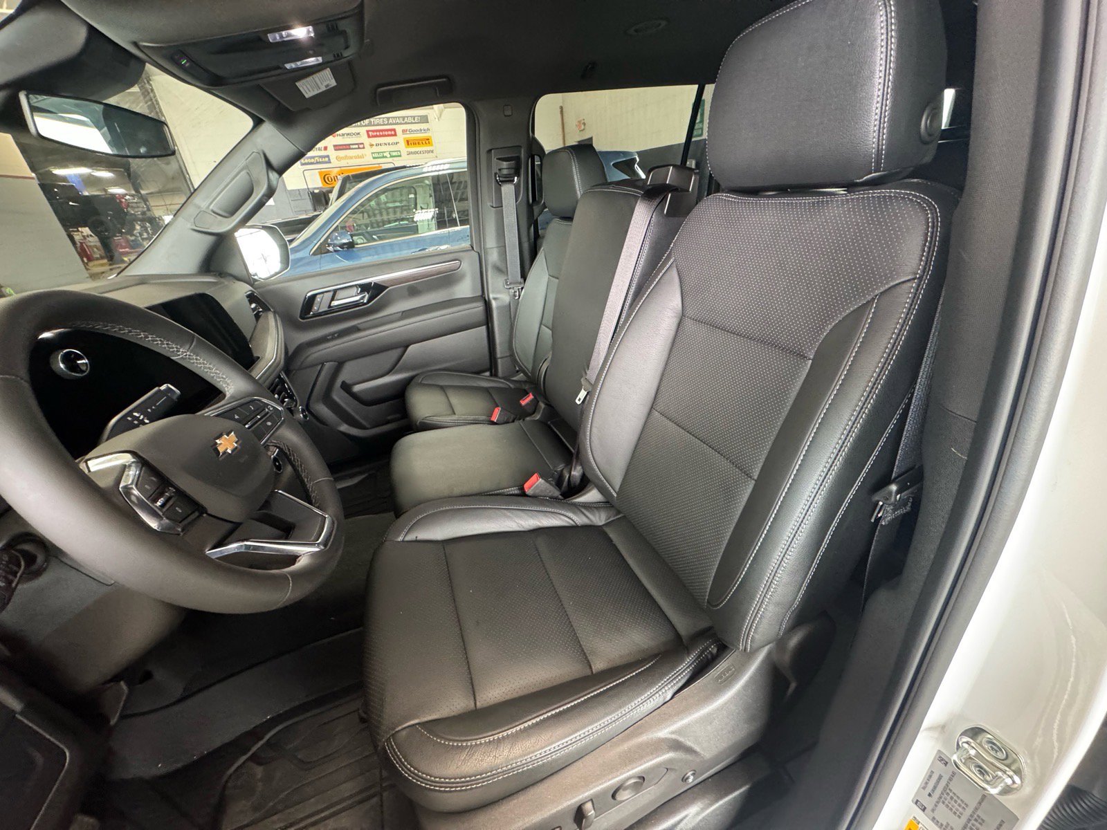 Used 2025 Chevrolet Suburban LS image 19