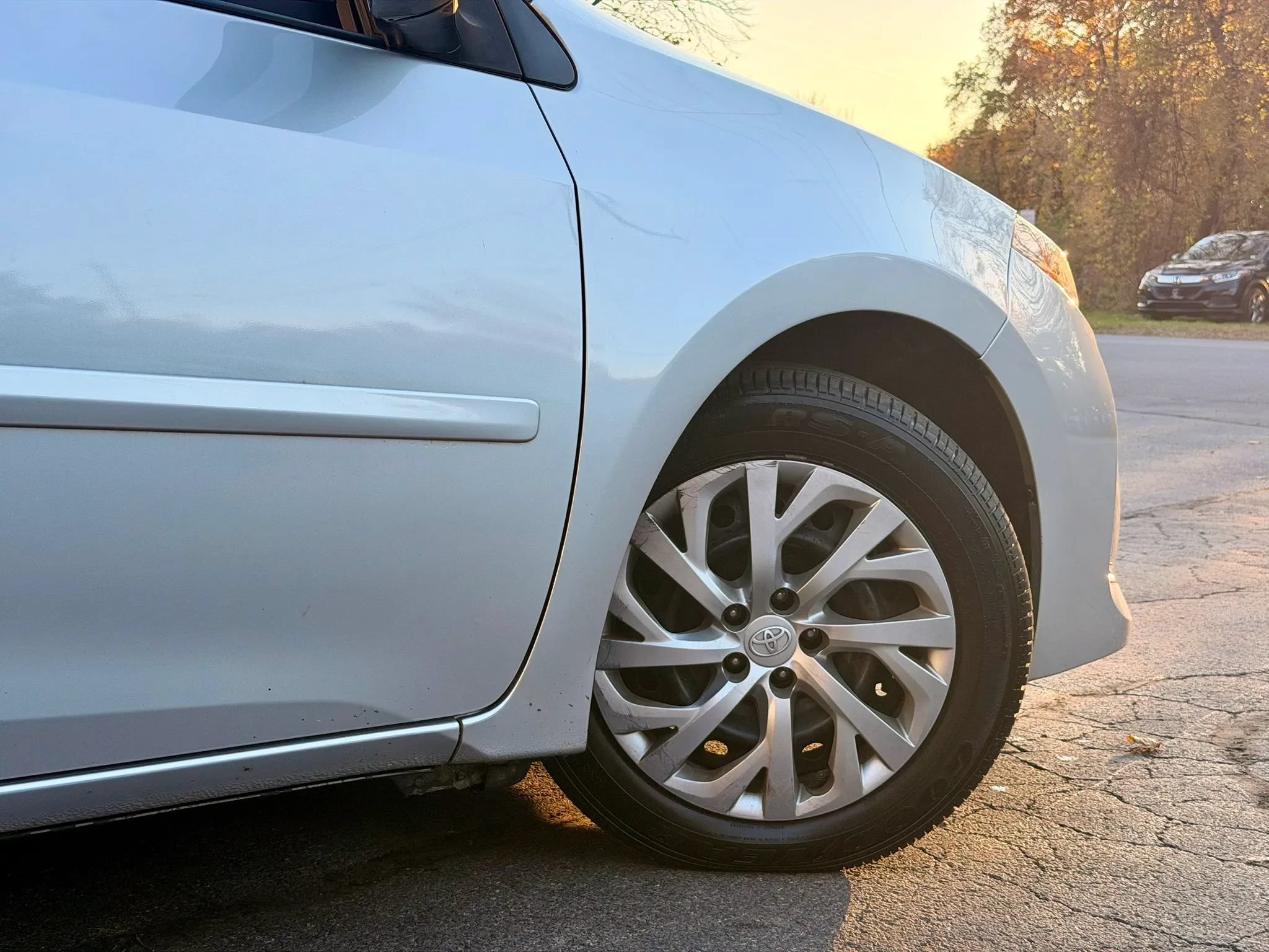 Used 2019 Toyota Corolla LE w/ Body Protection Package FWD image 8