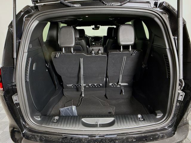 Used 2025 Chrysler Pacifica Select image 25