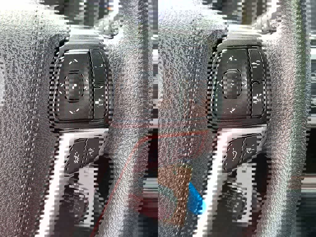 Used 2019 Toyota Highlander LE image 18