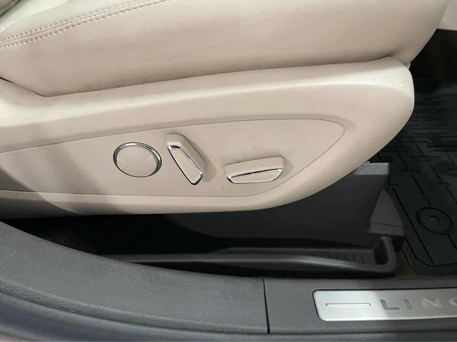 Used 2020 Lincoln Nautilus Reserve w/ Cargo Utility Package AWD/4WD image 51