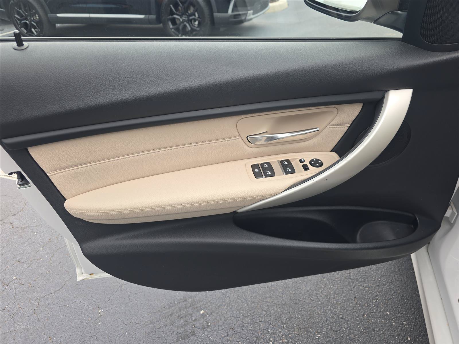 Used 2018 BMW 320i Sedan RWD image 13