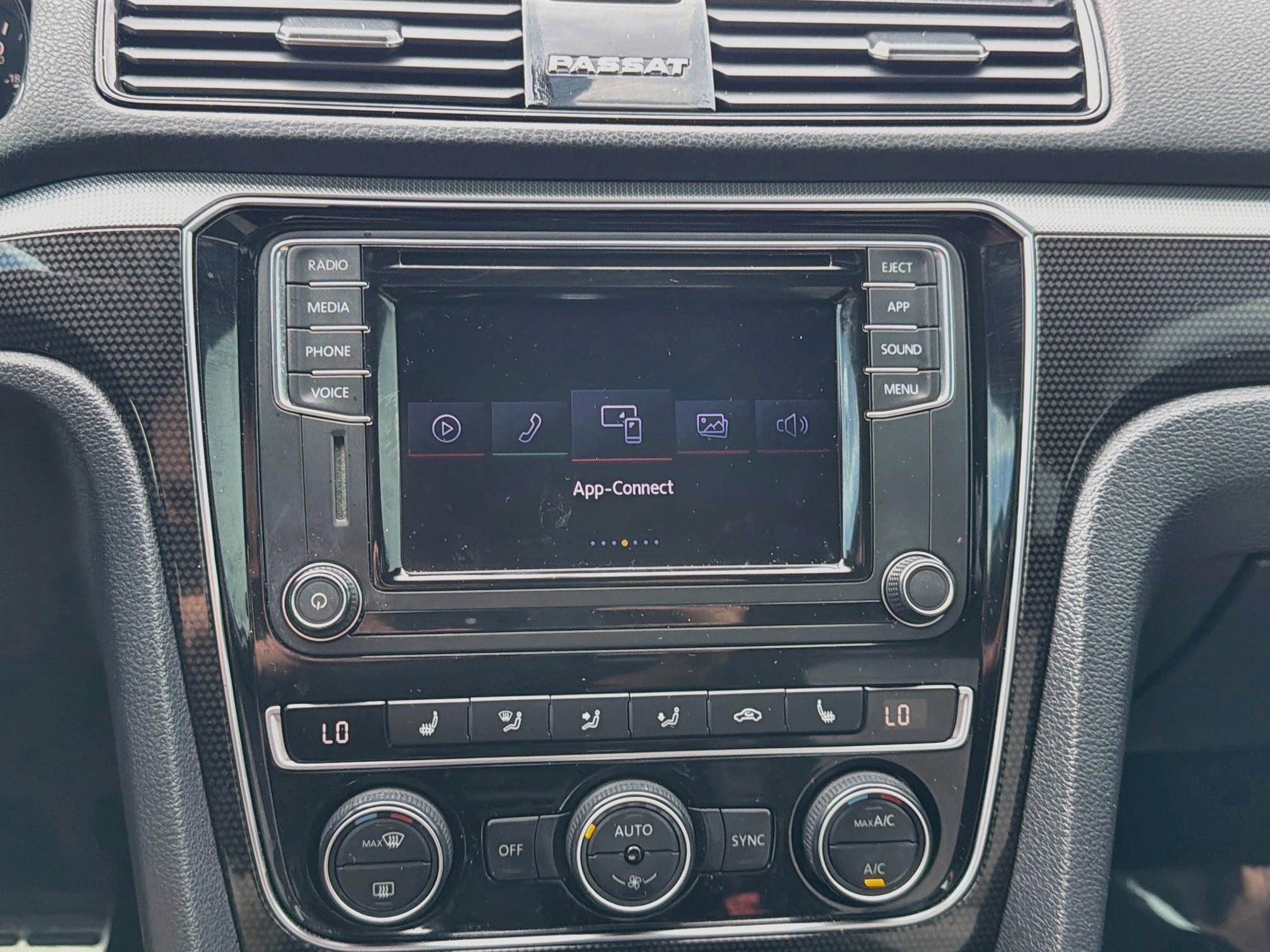 Used 2018 Volkswagen Passat GT FWD image 28