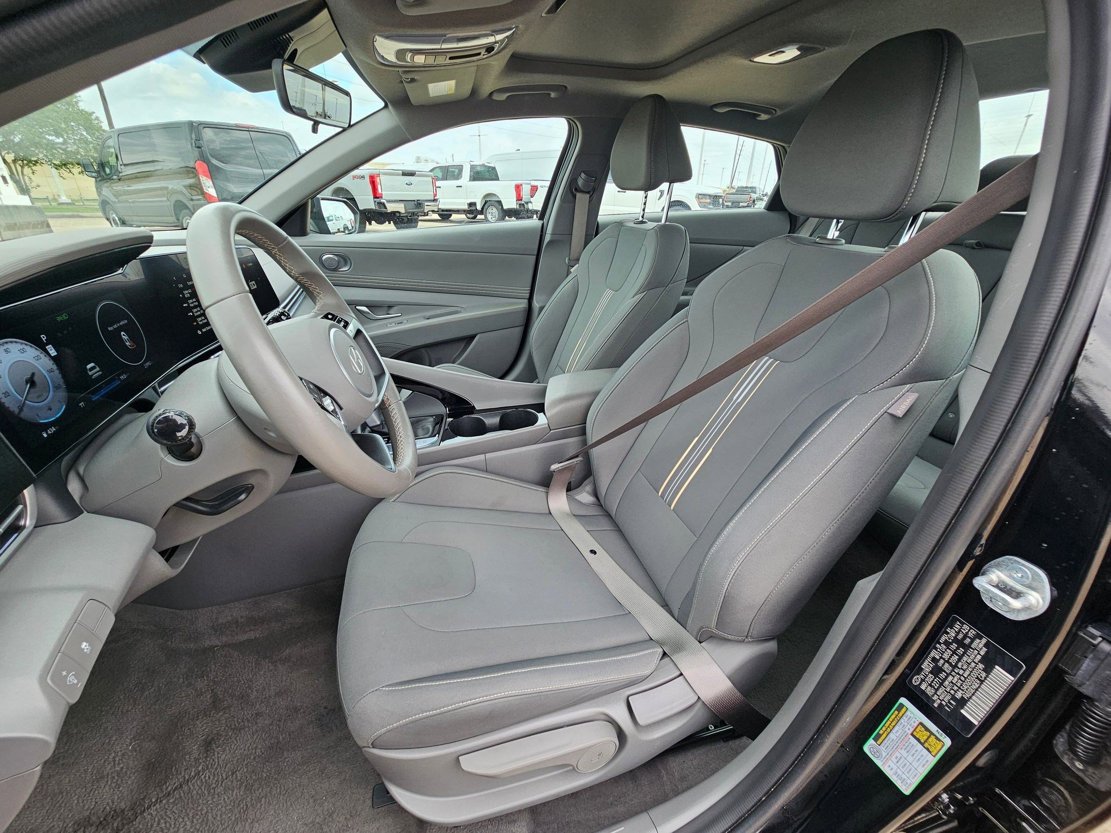 Used 2025 Hyundai Elantra SEL FWD image 17