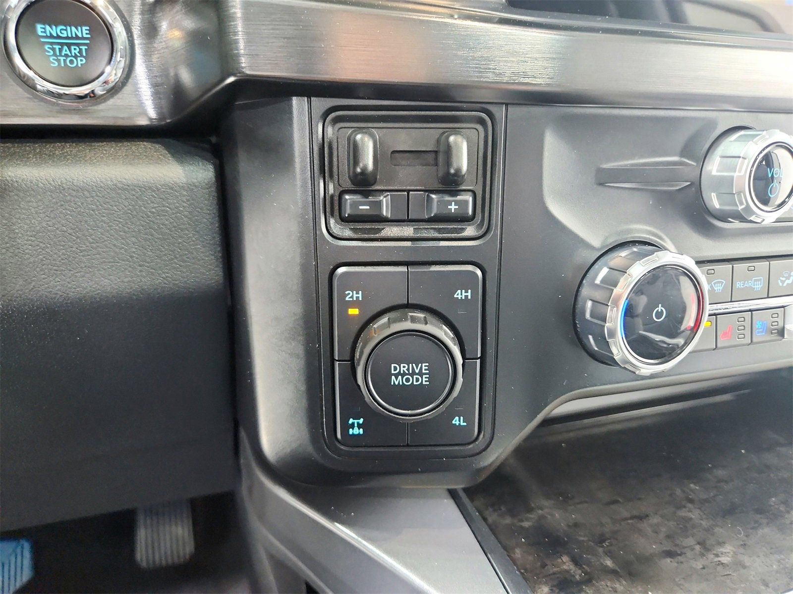 Used 2024 Ford F250 Lariat w/ Chrome Package image 27