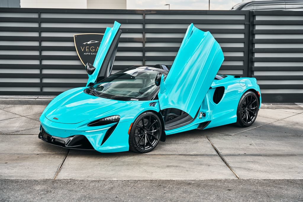 Used 2025 McLaren Artura Spider RWD image 5