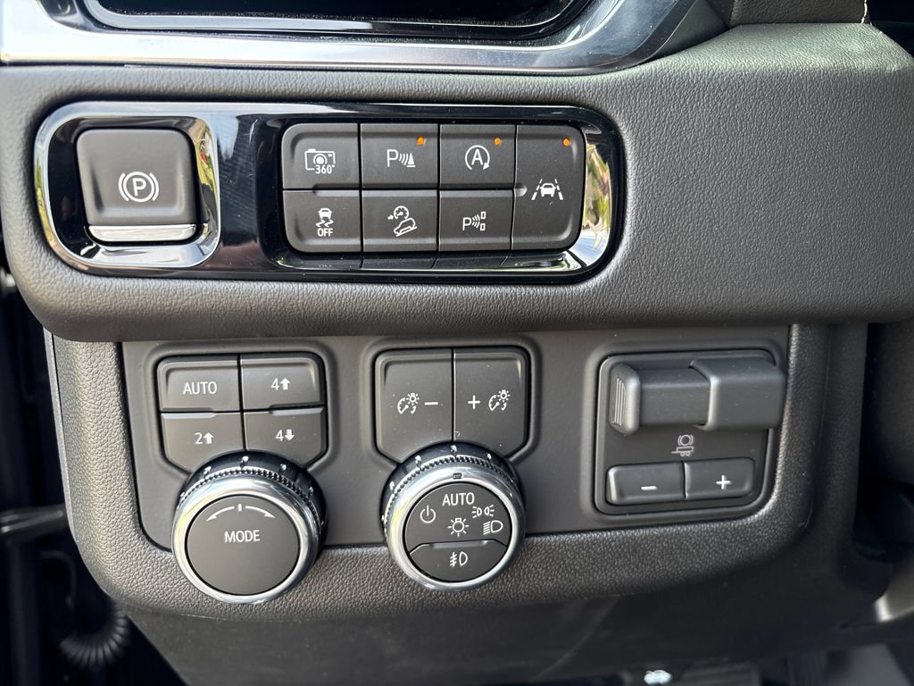 New 2026 GMC Yukon XL Elevation w/ Elevation Premium Package AWD/4WD image 18