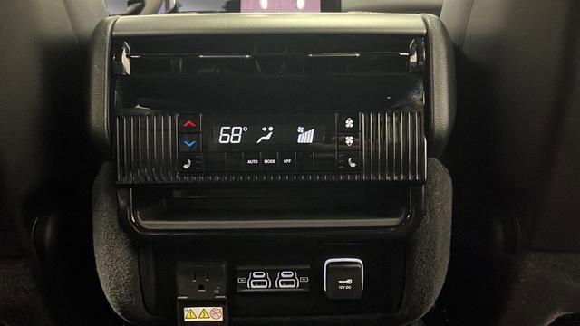 Used 2024 Jeep Wagoneer L Series II w/ Convenience Group I image 35