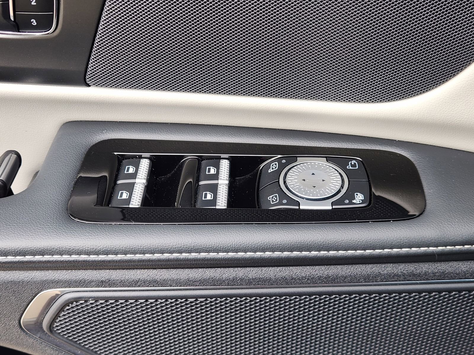 Used 2024 Lincoln Nautilus Premier image 27