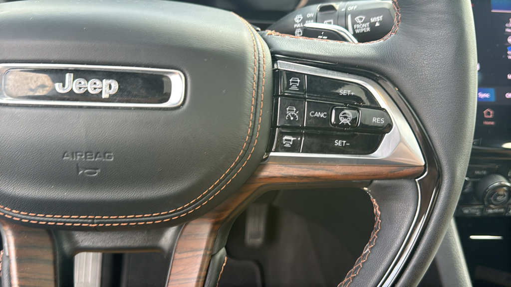 Used 2025 Jeep Grand Cherokee Summit AWD/4WD image 20