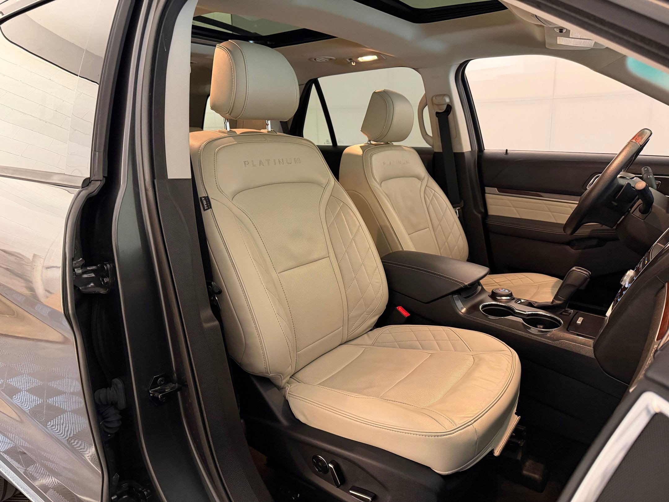 Used 2016 Ford Explorer Platinum AWD/4WD image 34