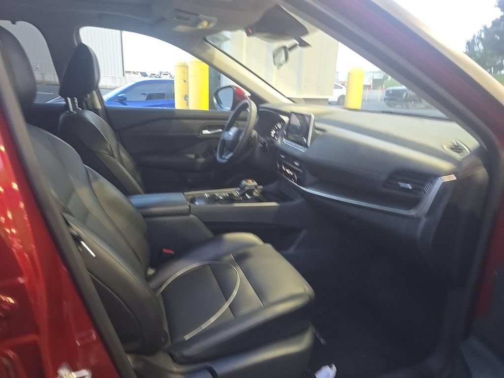 Certified 2025 Nissan Rogue SV w/ SV Premium Package FWD image 13