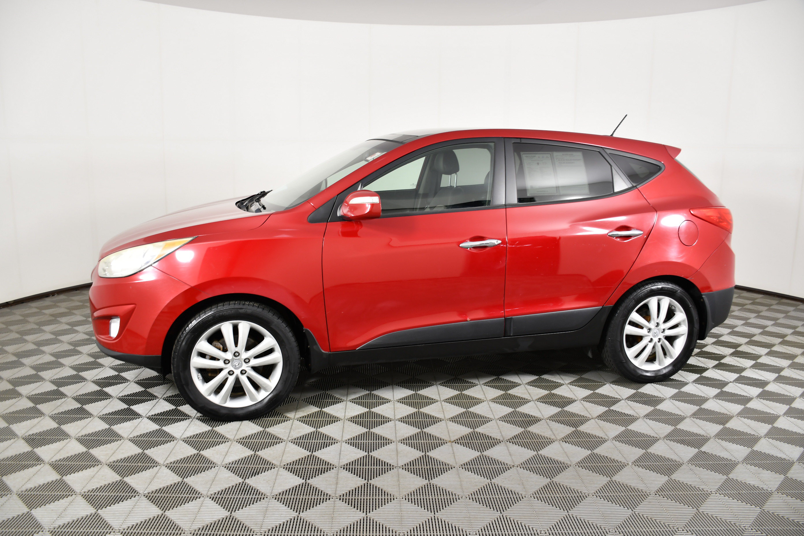 Used 2013 Hyundai Tucson Limited w/ Premium Pkg AWD/4WD image 9