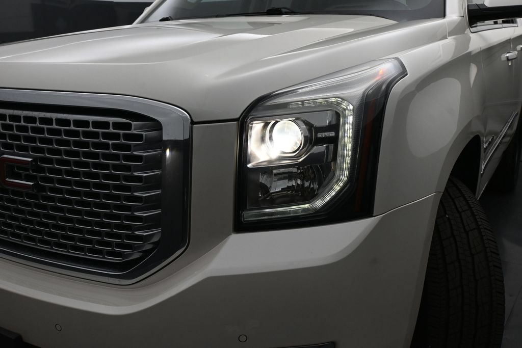 Used 2015 GMC Yukon Denali w/ Premium Package AWD/4WD image 45