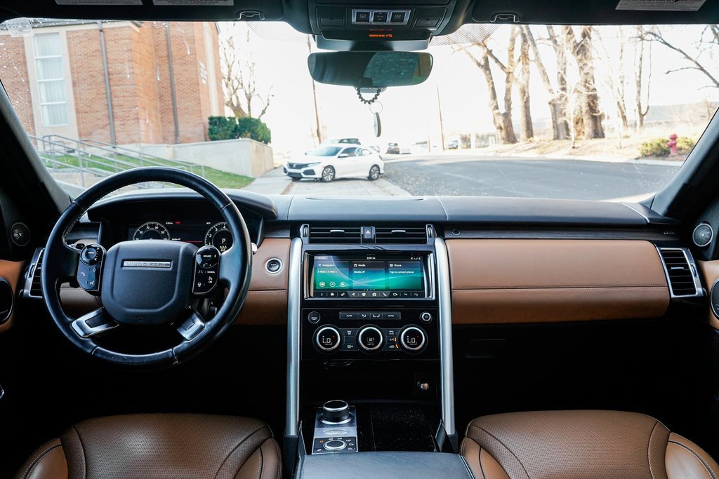 Used 2020 Land Rover Discovery HSE Luxury image 12