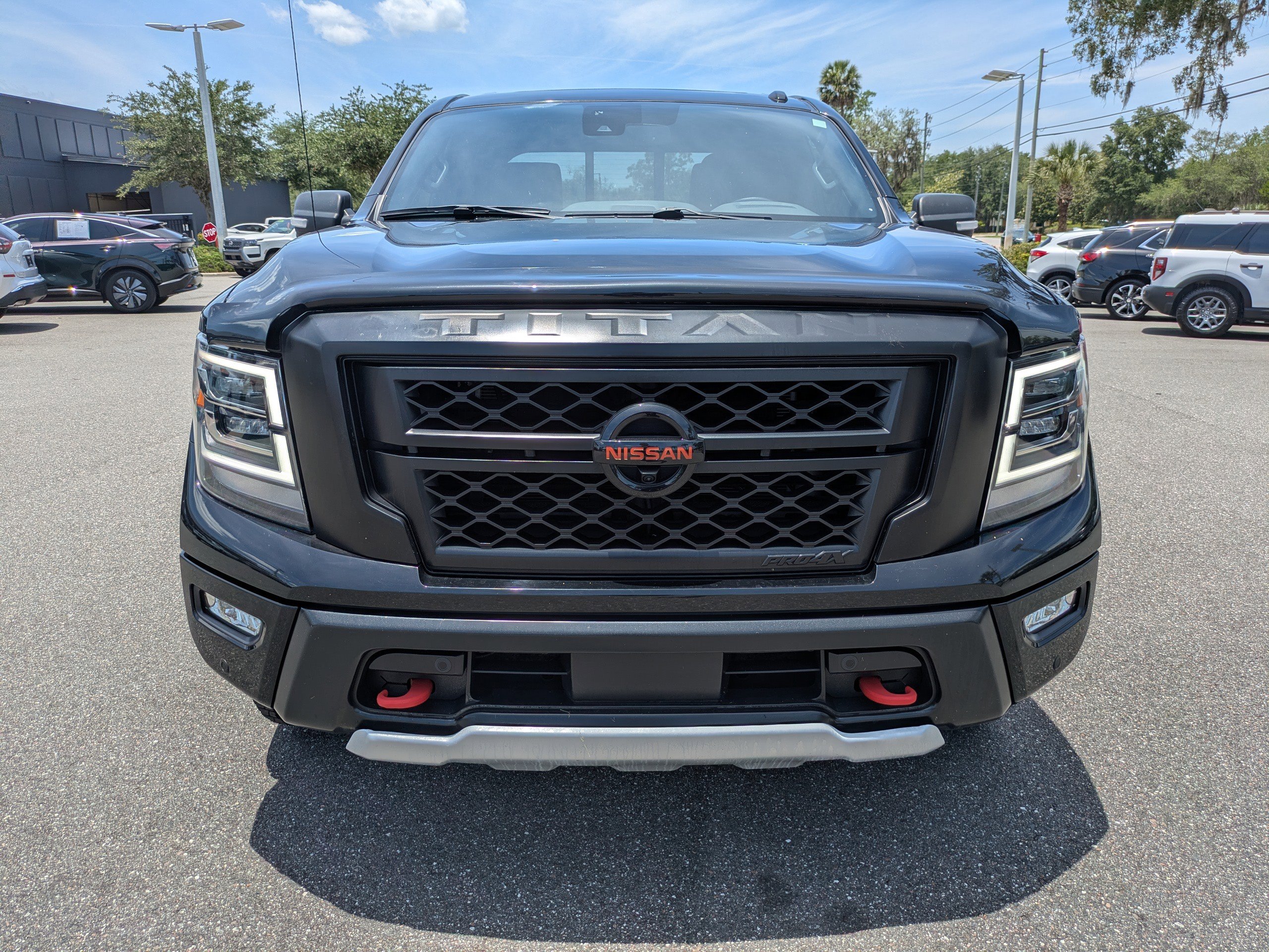 Used 2021 Nissan Titan PRO-4X w/ Pro-4x Convenience Package AWD/4WD image 9