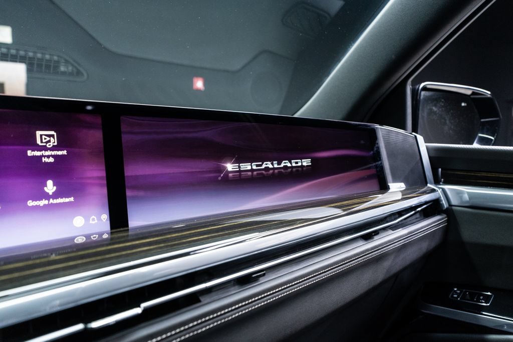 Used 2025 Cadillac Escalade ESV Premium Luxury RWD image 34