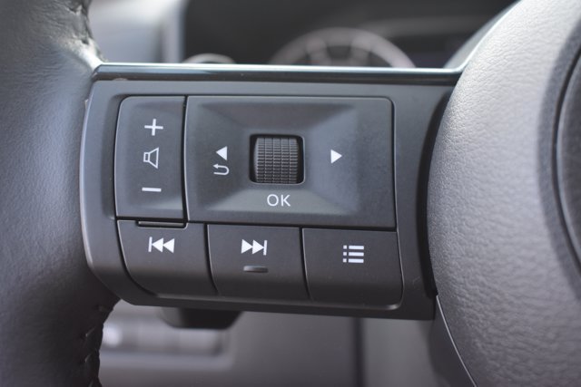 Used 2023 Nissan Rogue SL FWD image 21