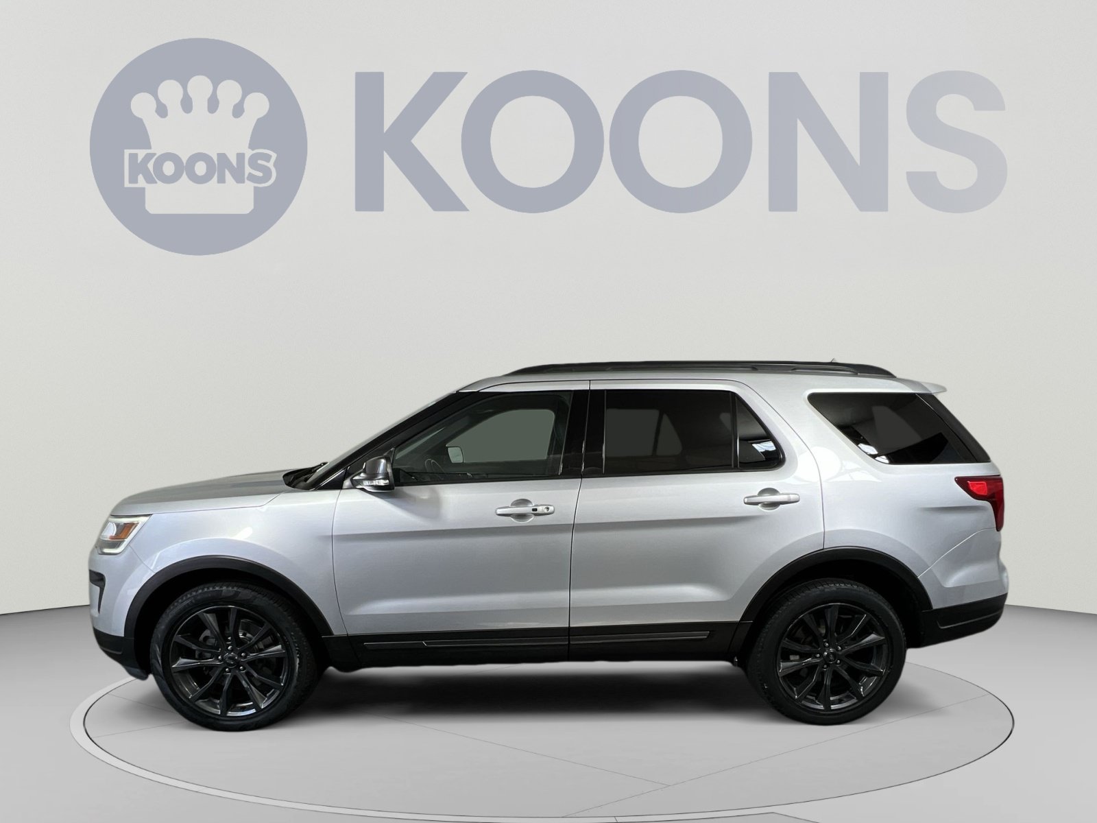 Used 2018 Ford Explorer XLT w/ Equipment Group 202A AWD/4WD image 7