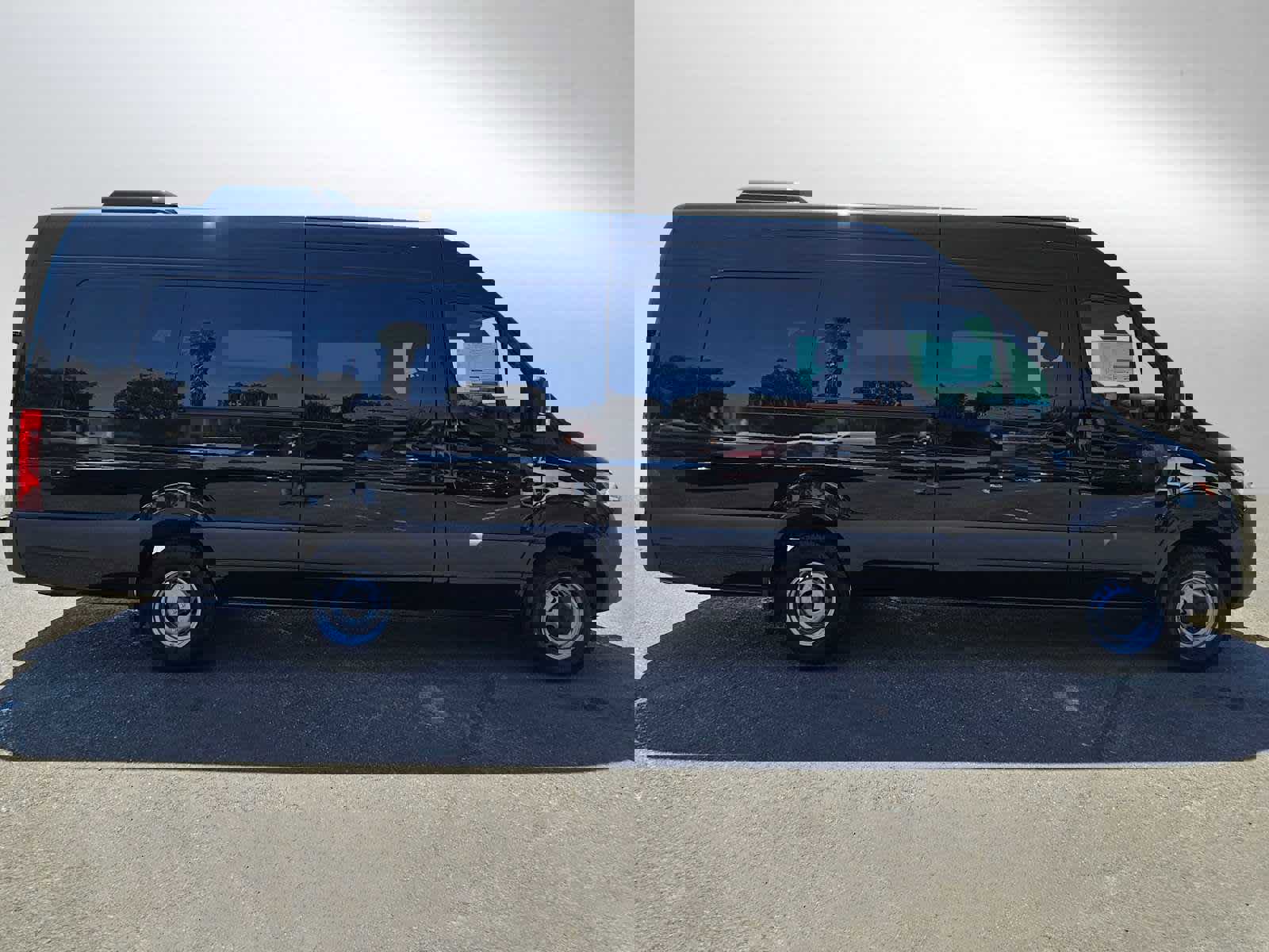 Used 2024 Mercedes-Benz Sprinter 3500 image 2