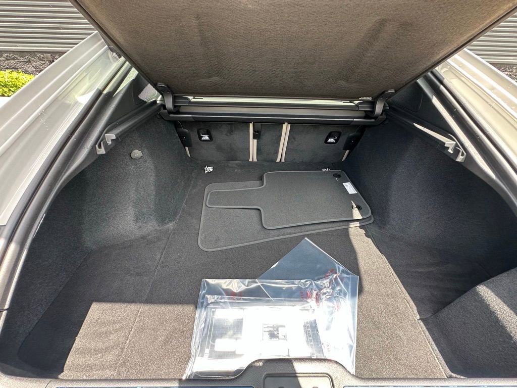 Used 2025 Porsche Panamera image 34