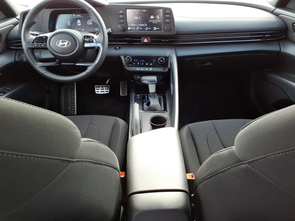 New 2025 Hyundai Elantra Sport FWD image 12