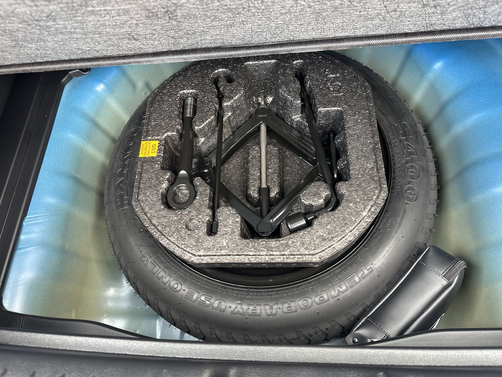Used 2023 Hyundai Venue Limited FWD image 21
