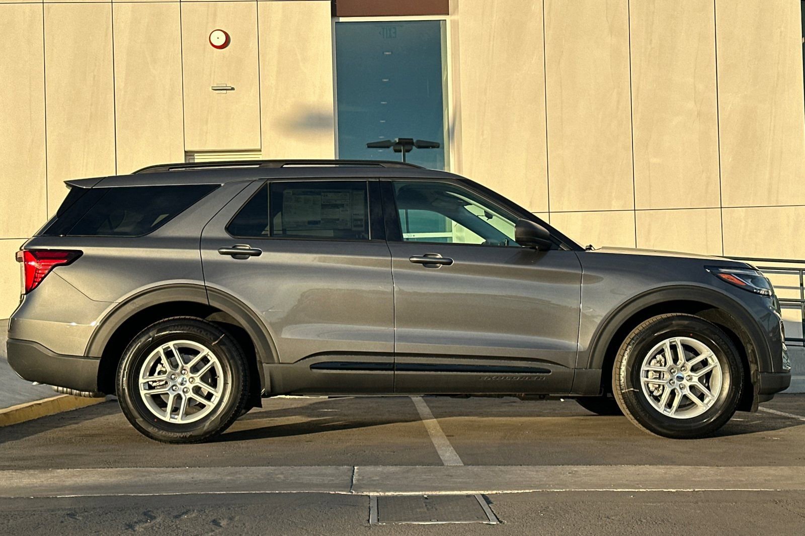 New 2026 Ford Explorer Active w/ Active Comfort Package image 2