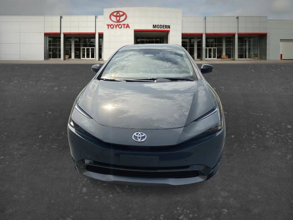 Used 2025 Toyota Prius XLE FWD image 2