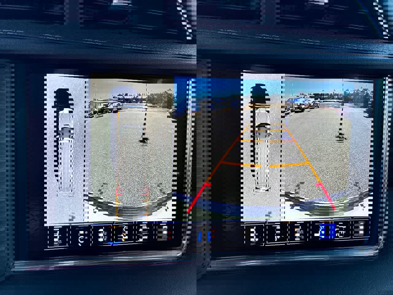 Used 2022 GMC Yukon XL Denali image 15