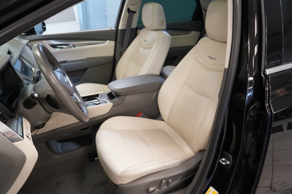 Used 2021 Cadillac XT5 Premium Luxury AWD/4WD image 3