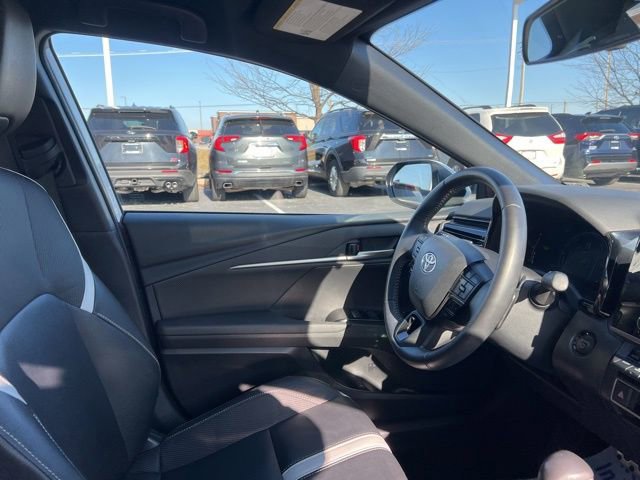 Used 2025 Toyota Camry SE image 33