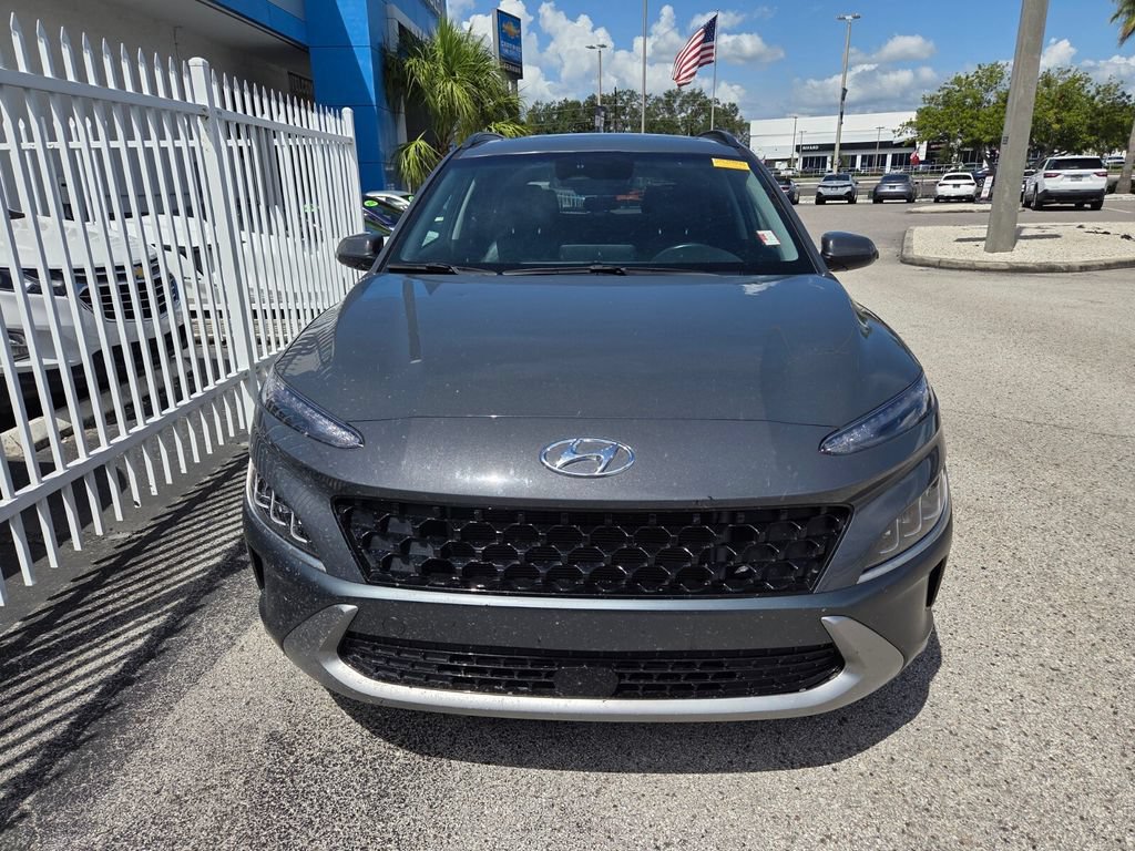 Used 2023 Hyundai Kona Limited w/ Cargo Package FWD image 2