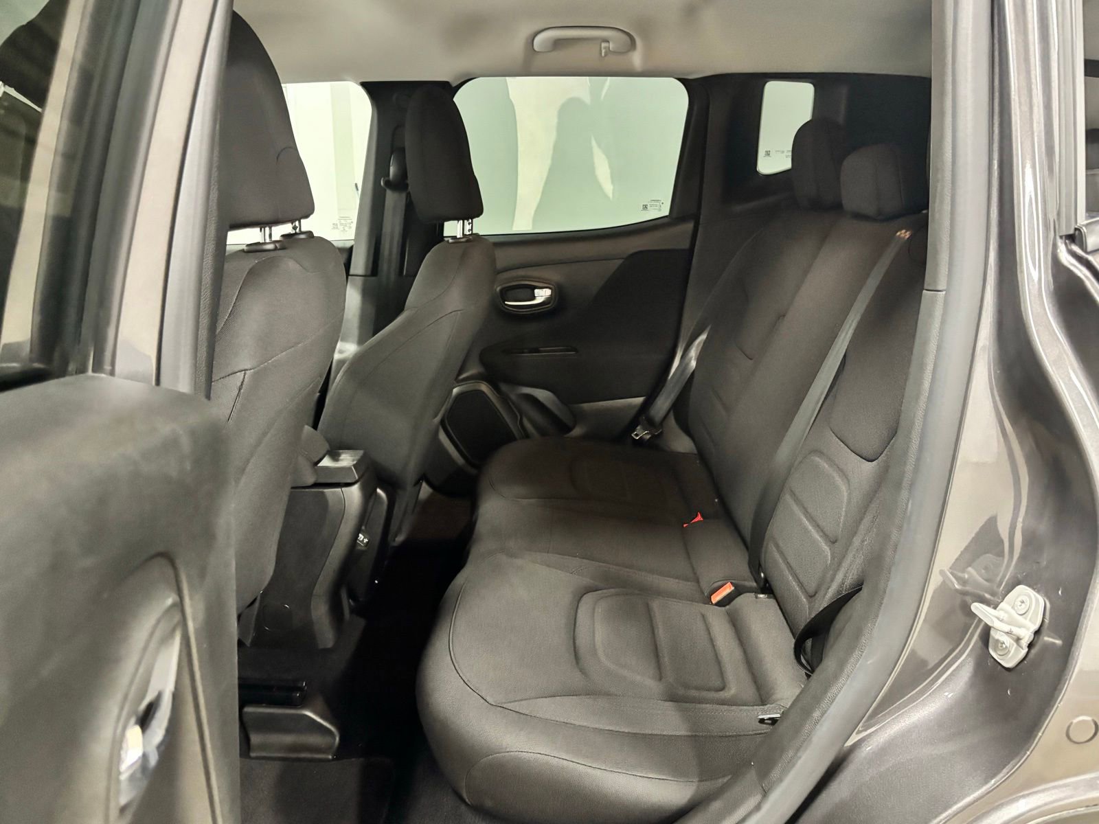 Used 2021 Jeep Renegade Latitude FWD image 19