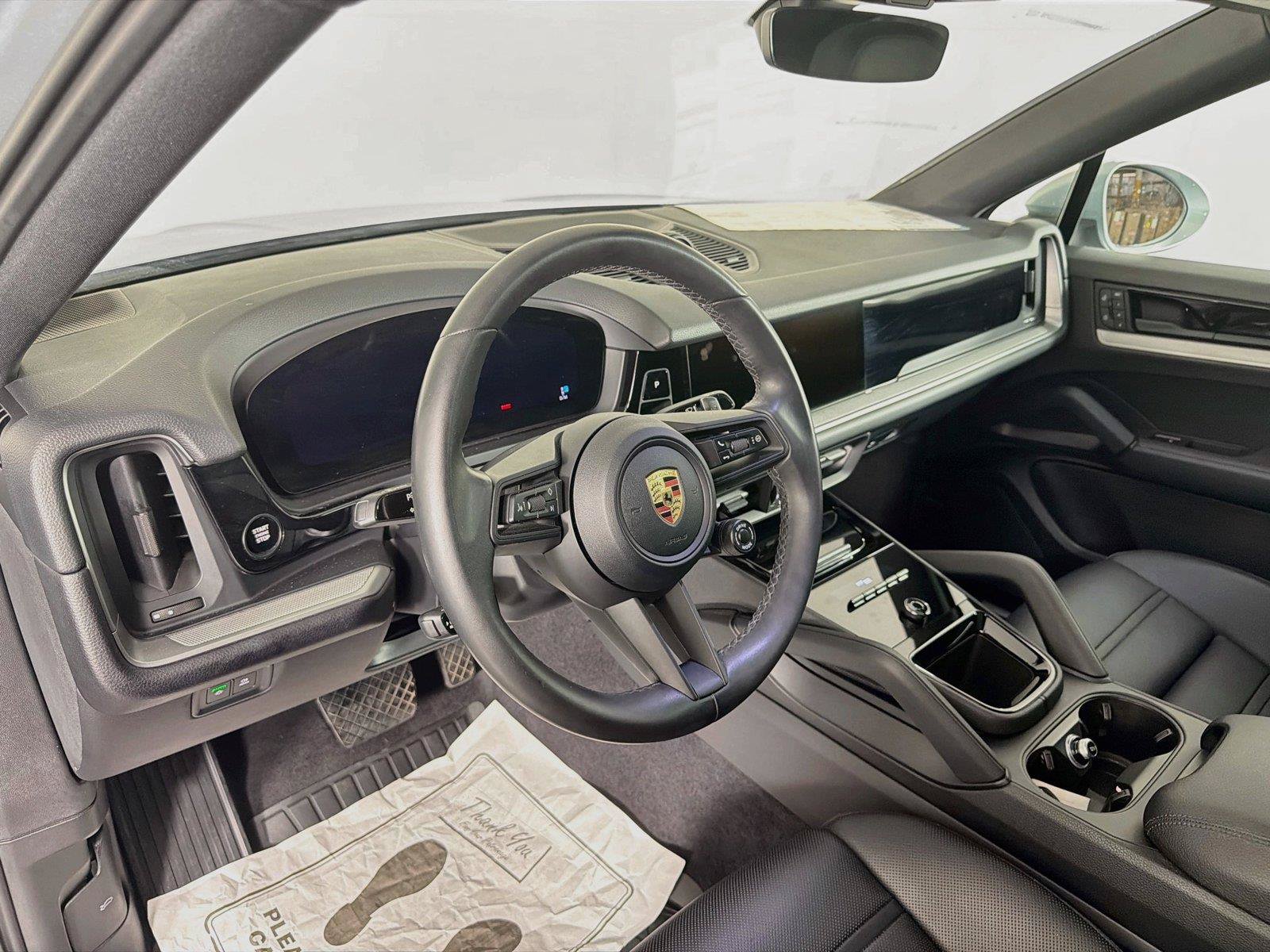Certified 2024 Porsche Cayenne Coupe AWD/4WD image 4