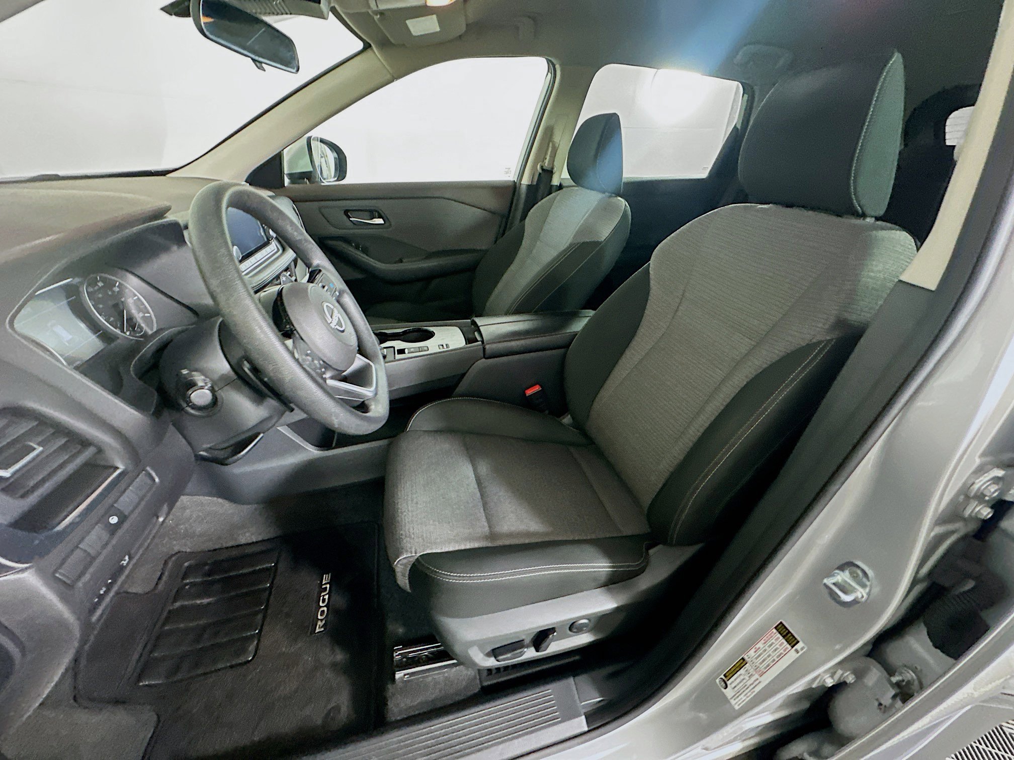 Used 2023 Nissan Rogue SV image 13