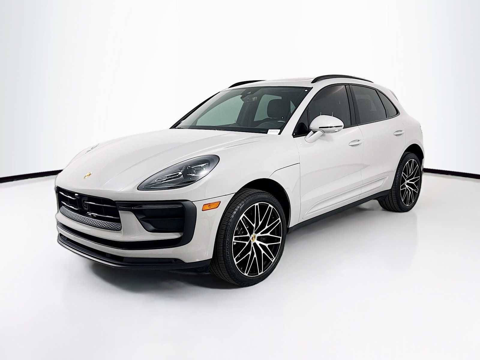 Certified 2025 Porsche Macan AWD/4WD image 1