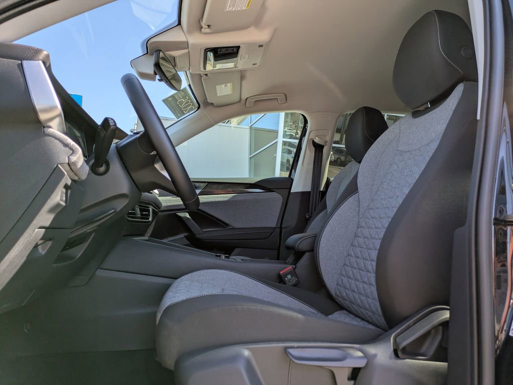 Used 2025 Volkswagen Tiguan S FWD image 2