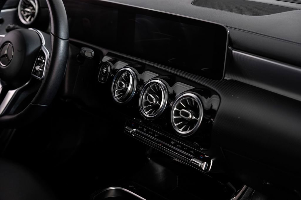 Used 2020 Mercedes-Benz CLA 250 image 22