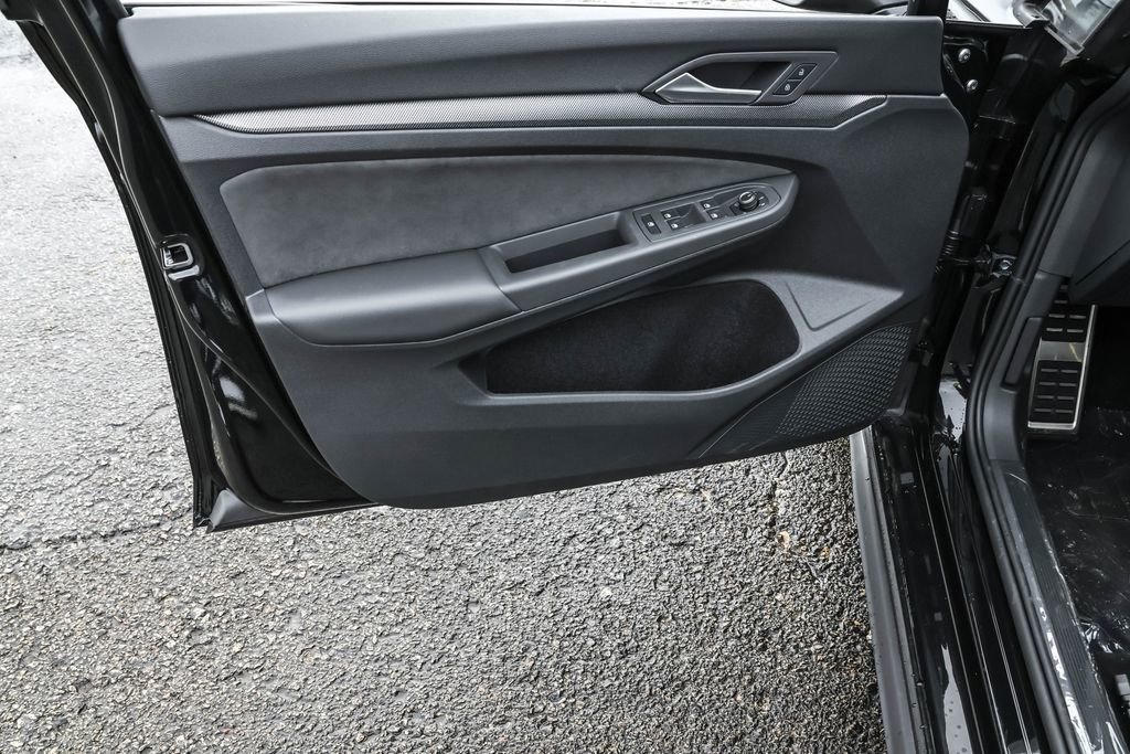 New 2026 Volkswagen GTI SE FWD image 33