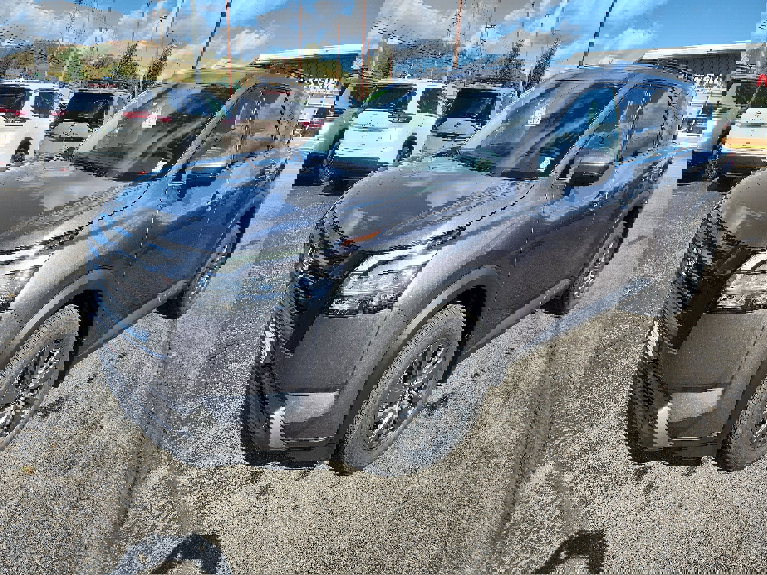 New 2025 Nissan Pathfinder SV image 4