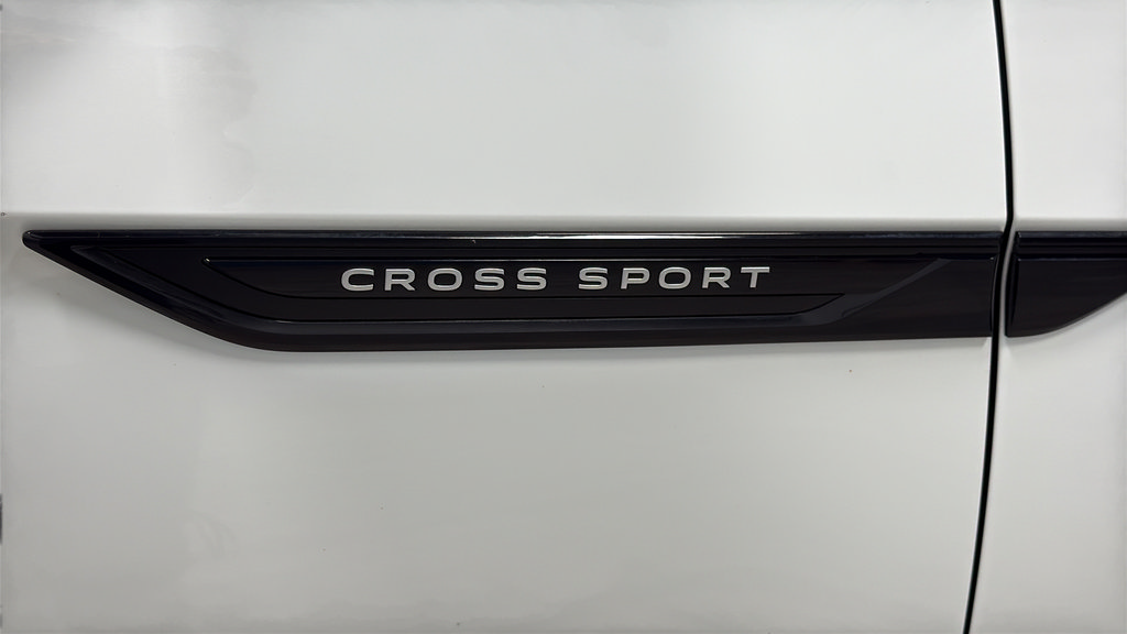 Used 2023 Volkswagen Atlas Cross Sport SEL R-Line AWD/4WD image 38
