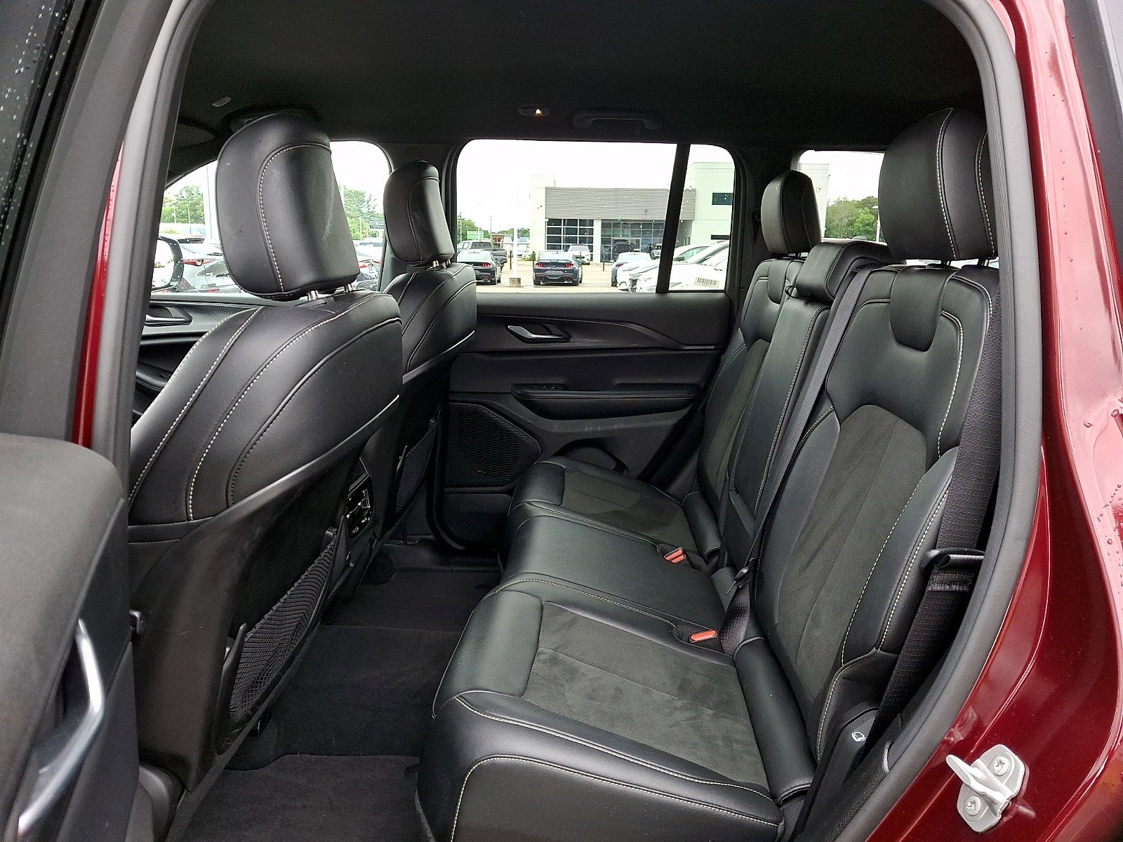 Used 2025 Jeep Grand Cherokee Altitude AWD/4WD image 10