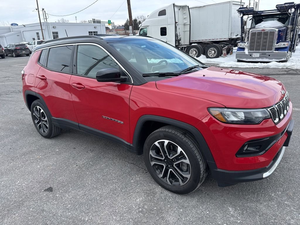 Used 2023 Jeep Compass Limited image 3