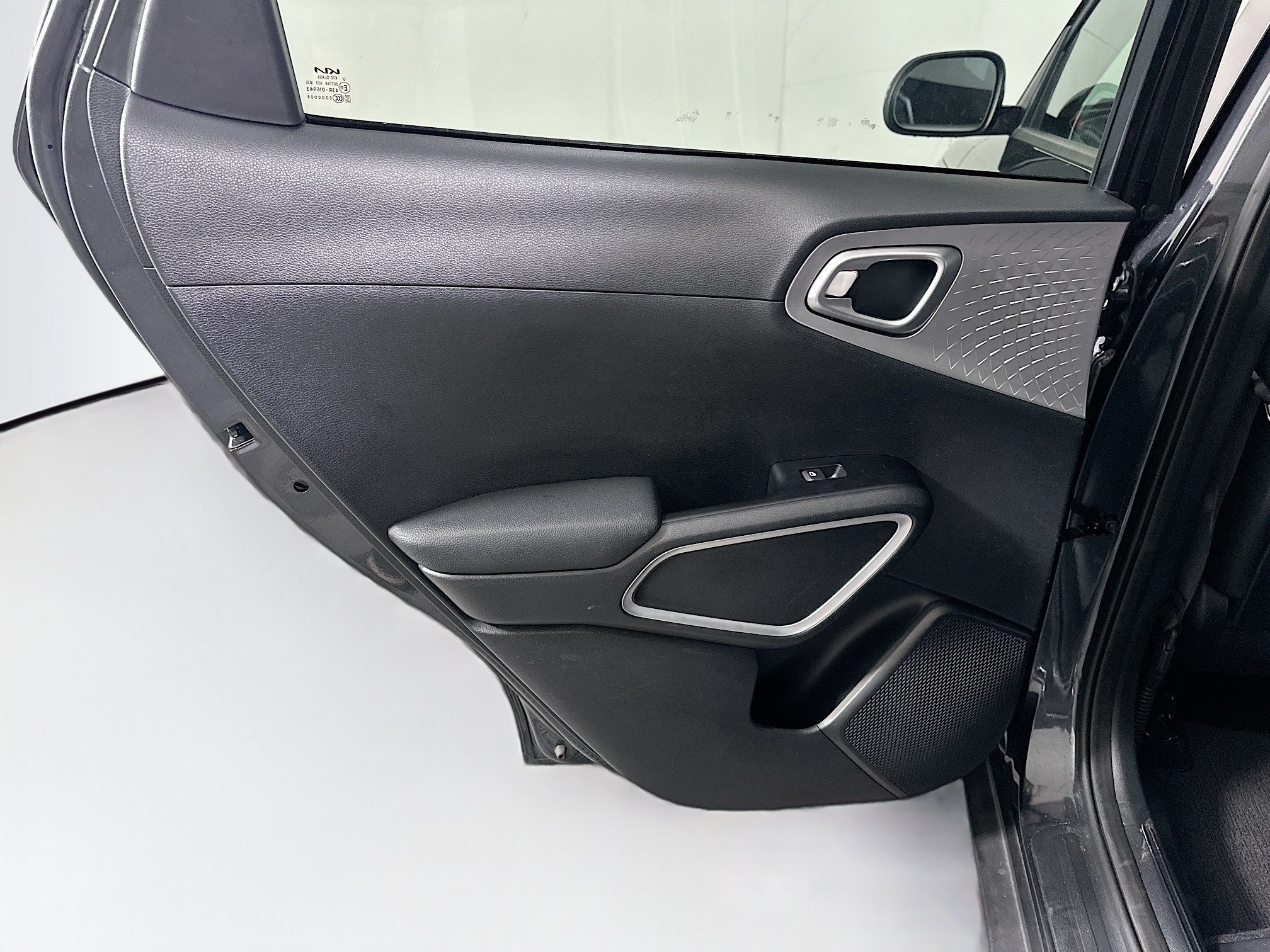 Used 2025 Kia Soul LX w/ LX Technology Package FWD image 25