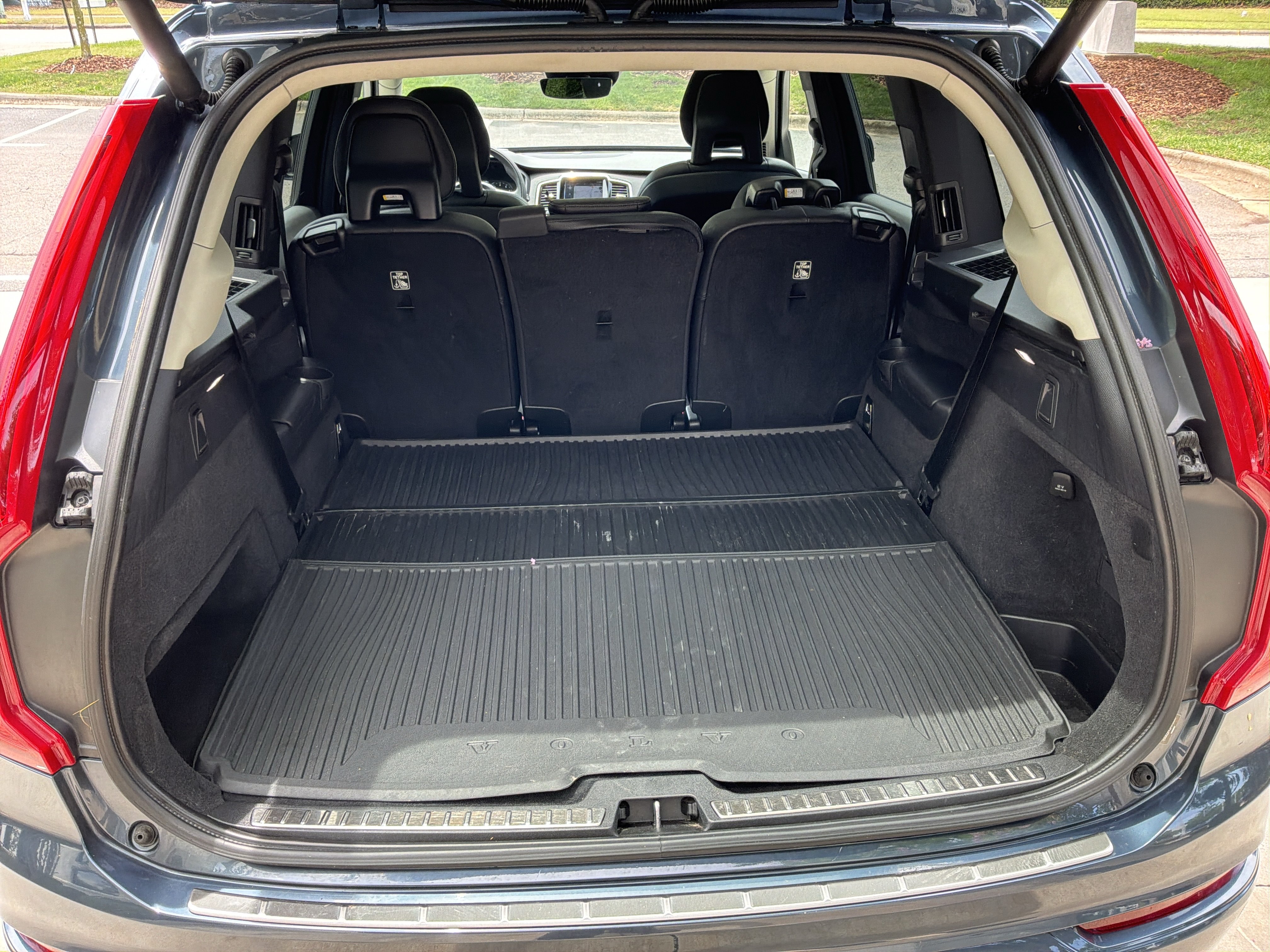 Used 2021 Volvo XC90 T6 Momentum w/ Advanced Package AWD/4WD image 32