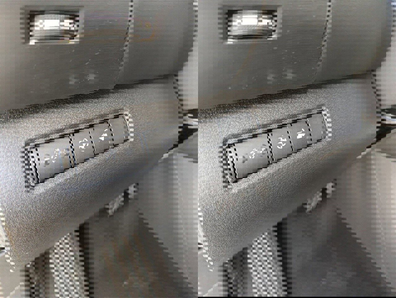 New 2025 Nissan Pathfinder SL image 16