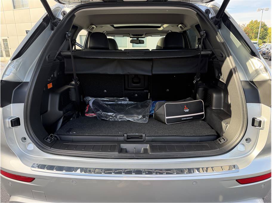 Used 2025 Mitsubishi Outlander 4WD Plug-In Hybrid image 24
